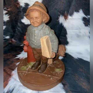 1983 “The Newspaper Boy” retired Tom Clark figurine